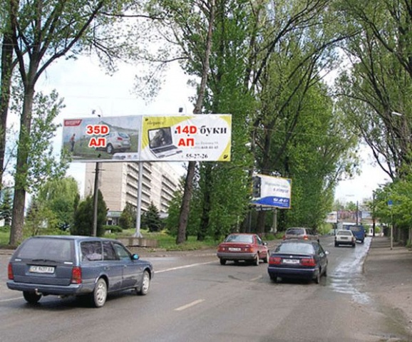 Щит 6x3,  ул.Винниченко-Русская  на разделителе (левый)